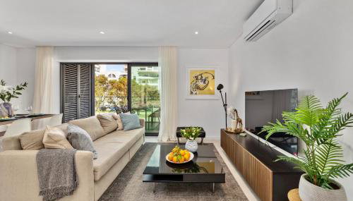 2-Bedroom Beachside Apartment with Pool & Parking - Foto 1