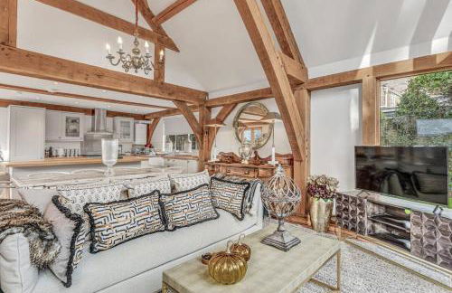 Hiron's Piece and Honeysuckle Cottage - with Hot Tub - Photo 10