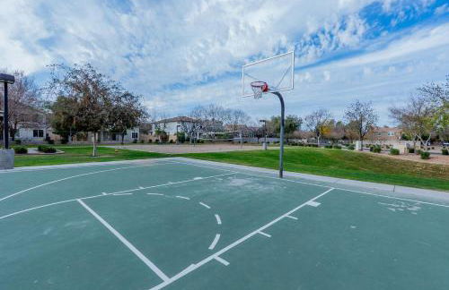 Modern 4BR Retreat in Prime Gilbert Location - Foto 67