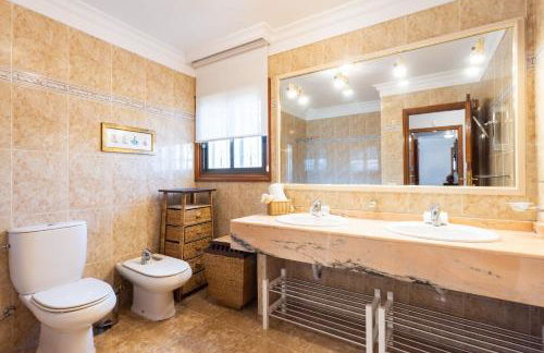 One & Only Sports and Relax Villa by Eden Rentals - Foto 53