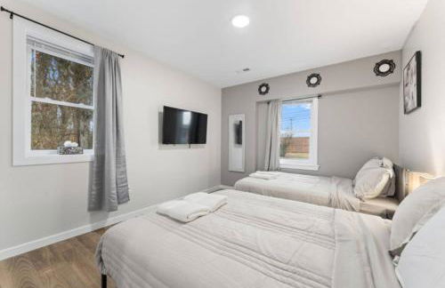 Two Dulles homes 1 price sleeps 16 w-EV parking - Foto 16