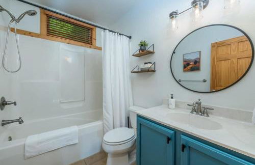 2 Cabins ~ Sleeps 22 ~ 100 Feet Apart ~ Ski in out - Foto 35