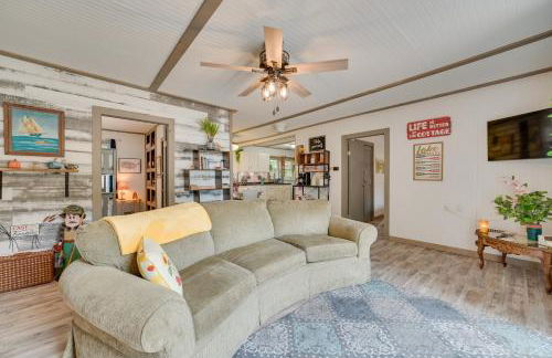 Lakefront Michigan Abode with Deck and Fire Pit! - Foto 5