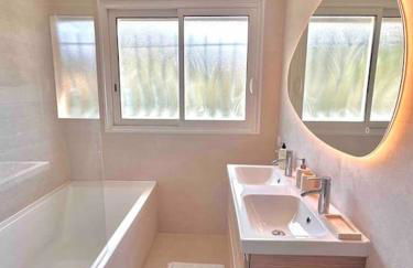 Superbe 6 couchages - 200m de la mer - Terrasse - Climatisation - Foto 2