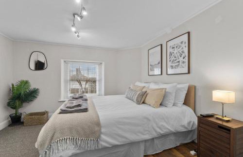 NEW 2024 Modern Luxury Holiday Home on the Beach in Devon - Free Parking, Pets Welcome, Sleeps 10 - Foto 9