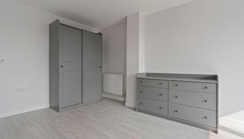 Exquisite 7 Bedroom 5 Bathroom House - Over 1900 sqft - Close to City Centre with Free Parking, Fast W-Fi and SmartTVs by Yoko Property - Foto 4, wardrobe