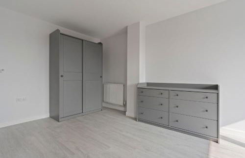 Exquisite 7 Bedroom 5 Bathroom House - Over 1900 sqft - Close to City Centre with Free Parking, Fast W-Fi and SmartTVs by Yoko Property - Foto 4