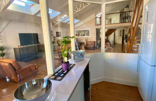 Superbe LOFT centre-ville - Sauna - parking privé -Clim- 1 à 10personnes - Foto 22