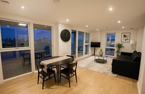 Waterfront- London Greenwich o2 Arena 2 Bed Flat - Photo 2