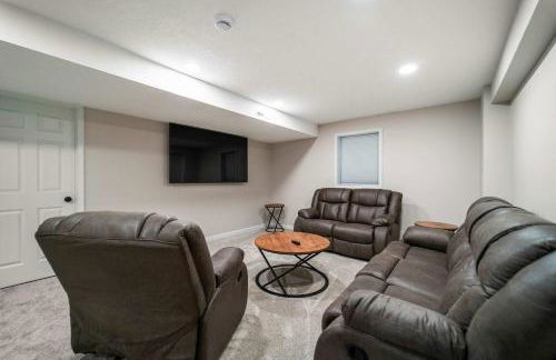 Spacious 5BR Family Home Near ISU & Attractions - Foto 25