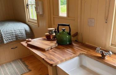 Shepherdshut-hot Tub-cotswolds-petfriendly - Photo 22
