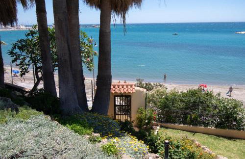 Stunning Beachfront apartment with Sea Views - Foto 26