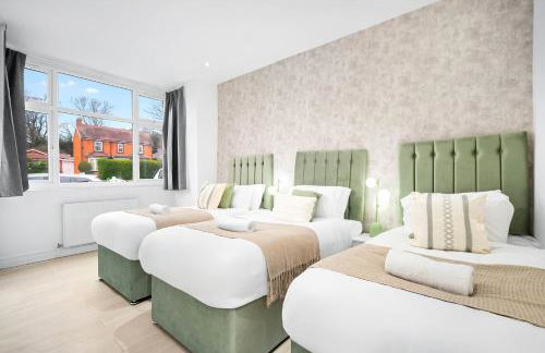 Stylish Five Bedroom House - Parking - Terrace - Fast Wi-Fi 974P - Foto 5