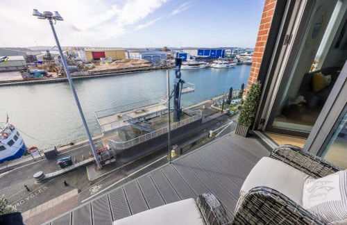 Dolce Vita - Duplex Apartment with Incredible Harbour Views - Photo 11