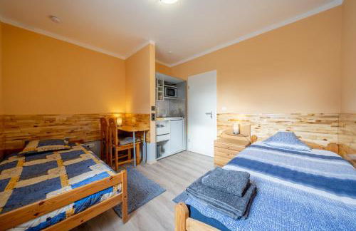 Ein Privatzimmer mit Fußbodenheizung und Pantryküche in der Nähe der Messe Dusche und WC werden gemeinschaftlich genutzt - Foto 3