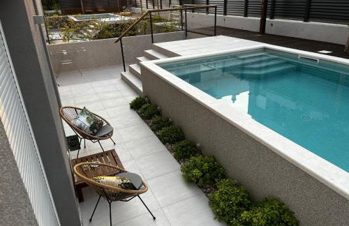 Cozy seaside apartment with private pool & terrace - Foto 6