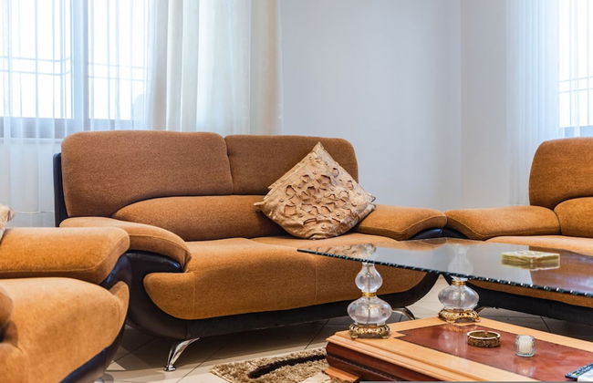 Authentic Lake View Apartment - Photo 9