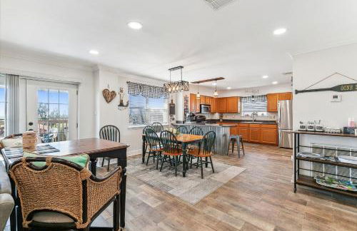 Port Sulphur Retreat with 2 Balconies and Arcade - Foto 5