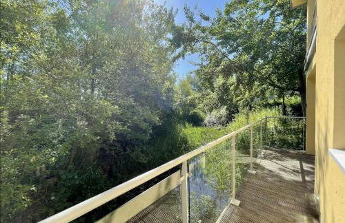 Modern contemporary home in beautiful setting - Foto 4