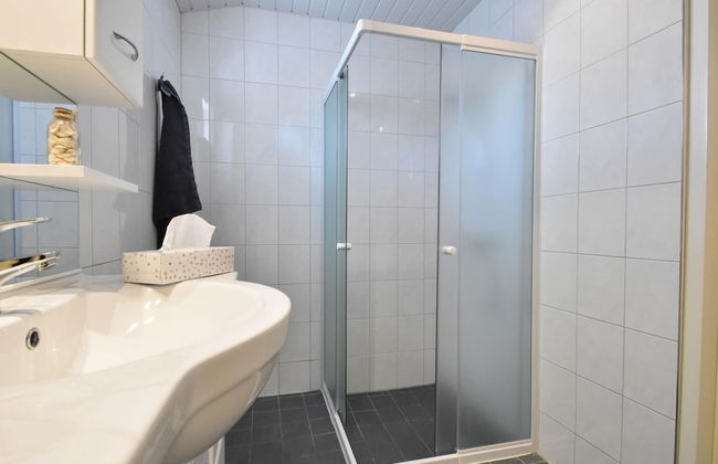 Cozy Holiday Home in Zonnemaire Near Lakebeach - Photo 42