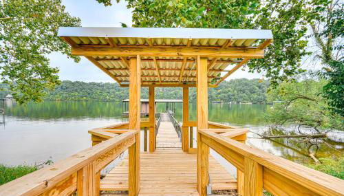 Cozy Cottage with Deck Walk to Lake of the Ozarks! - Foto 4