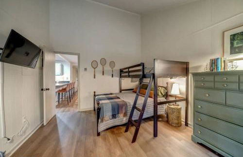 Secluded Retreat w Hot Tub, FirePit & Pool Access - Foto 24