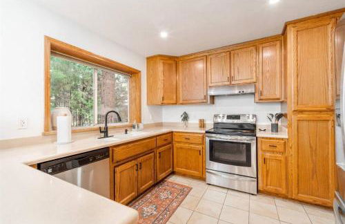 Lovely Home in Pollock Pines with Hot Tub - Foto 6