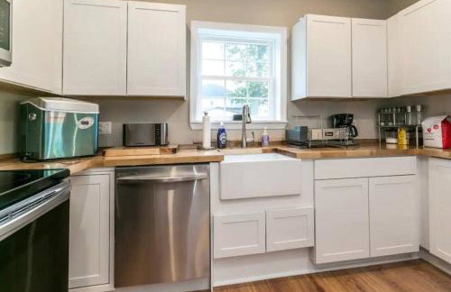 Luxurious 5 BR Home in the Heart of Sylvan Beach - Foto 40