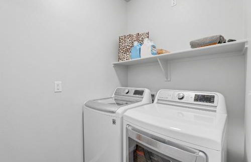 Beautiful Newly Built Home with Central AC - Foto 36