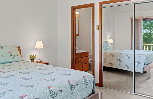 Marina Village by Avantstay Walk to Lake Marina Balcony Patio - Photo 18