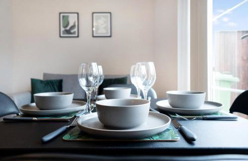 NEW! Stylish 2-Bed Home by Stay With Us, Ideal for Families, Sleeps 4! - Foto 41