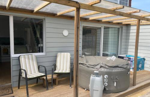 10 mins from Gatwick, jacuzzi, 8 persons - Foto 6