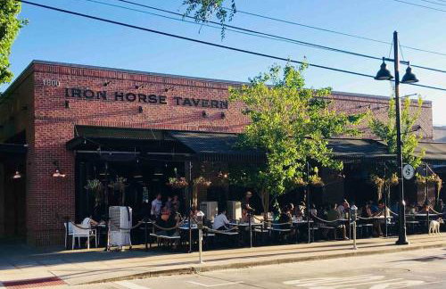 Artists Bungalow ARCADE King Beds near the beat - Foto 20