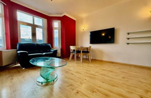 Spacious 1 Bed Flat - Free Parking - Quiet Area - Photo 16