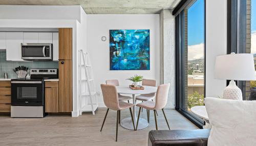 Downtown views! Amazing pool gym hottub Luxury apt - Foto 3