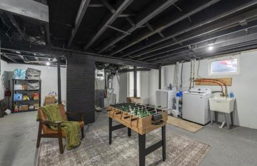 Newly Renovated and Designed Near Downtown - Foto 27