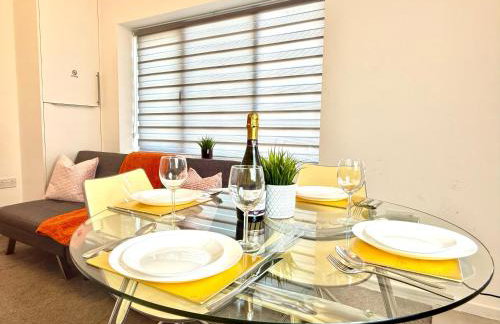 Walnut Flats-F5, Stylish 1-Bedroom - Parking, Netflix, WIFI - Close to Oxford, Bicester & Blenheim Palace - Photo 3
