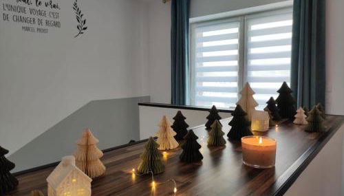 La Loge en Or - Parking public - Triplex - Proche centre et autoroute - Foto 4