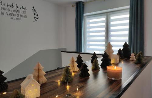 La Loge en Or - Parking public - Triplex - Proche centre et autoroute - Foto 4