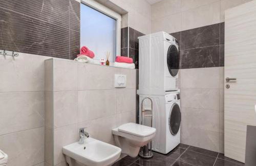 Fancy Villa Children Playground,Jacuzzi,Pool - Photo 17