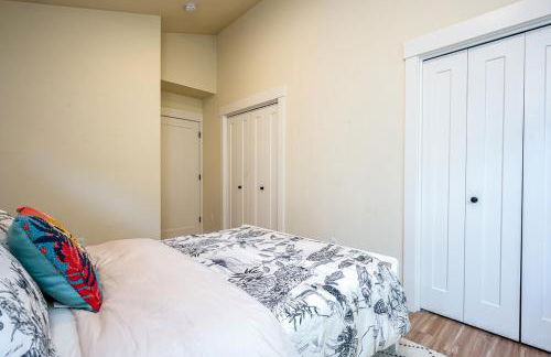 Cozy Laurelhurst Retreat - Photo 25