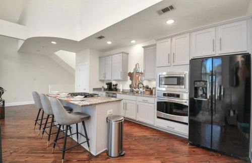 3BR/3.5BA Three Story East Downtown TownHouse with view - Photo 28