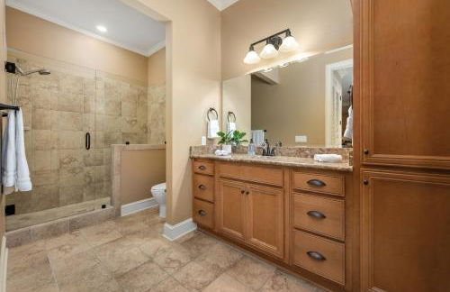 Glamorous 1BR Condo 200ft to St. Thomas Hospital - Foto 6