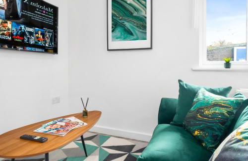 Modern 2 Bed Apartment - Parking - Smart TV - Fast Wi-Fi 27CR - Foto 4