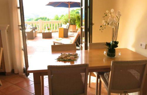 Apartamento en el Puerto de Sóller con gran terraza privada y vistas al mar. Piscina comunitaria. Localizado en un zona tranquila y muy soleada. Wifi gratis disponible. Parking. - Foto 8