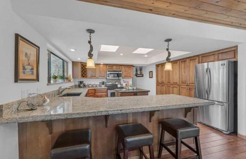 Country Club Cabin with Hot Tub - Foto 10