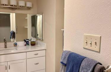 3.2 near University and Memorial Hospital - Photo 22