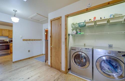 21 Mi to Slopes! Torch Lake Home with Private Beach - Foto 9