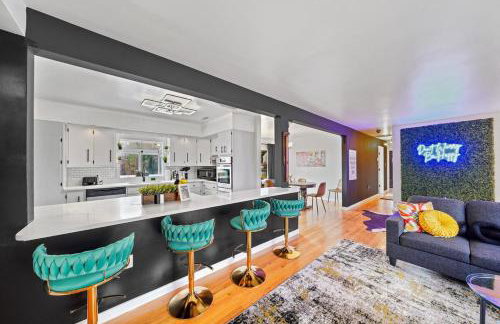 Comfort, Fun, & Charming - 5BR Oasis with Pool - Foto 43