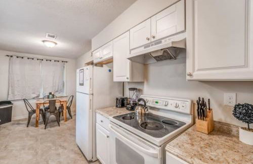 Near Parks & Shopping- Hickory Ridge Hideaway - Foto 25